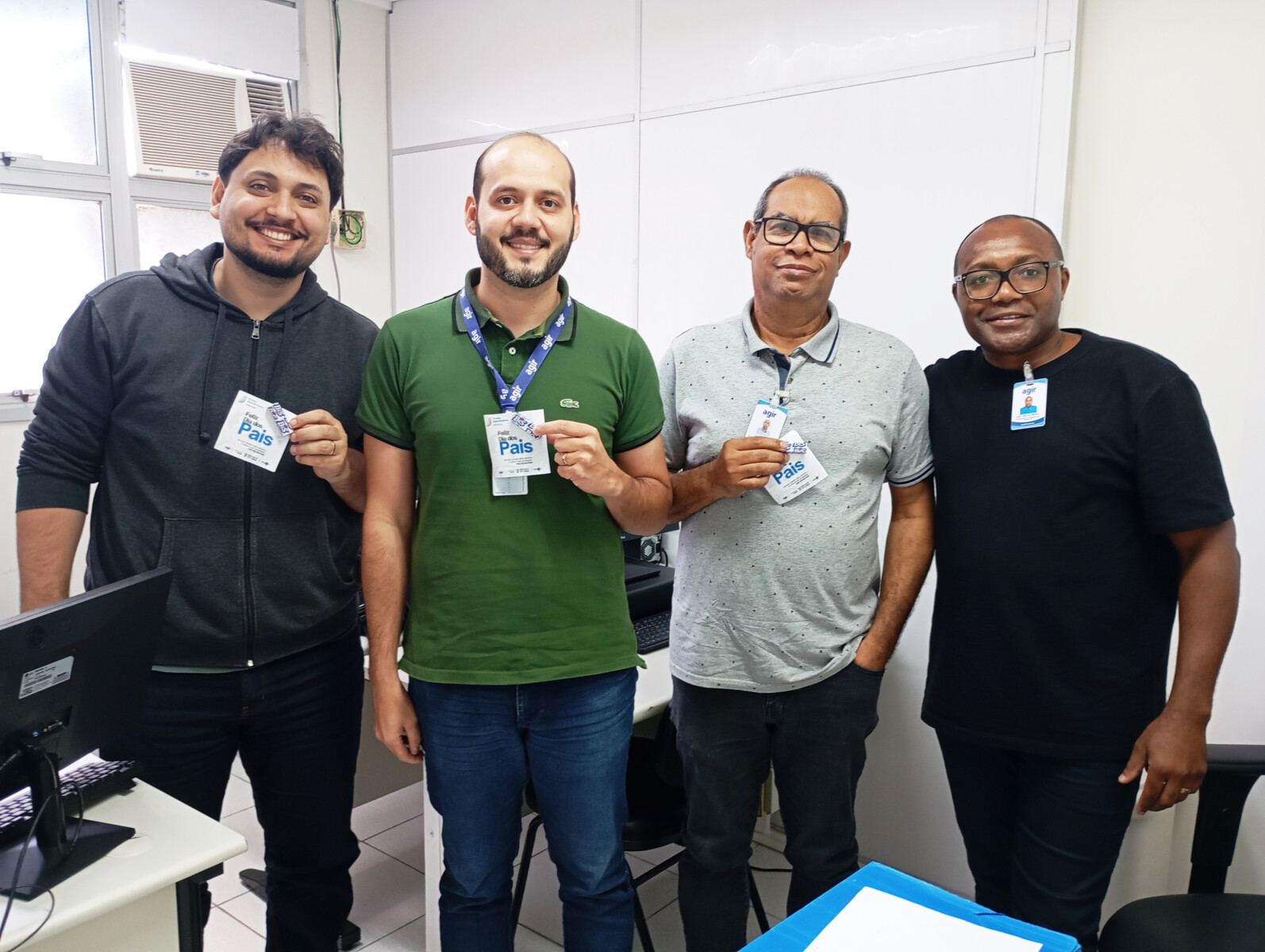 um-carinho-especial-para-os-papais-dos-pas-sao-pedro-e-praia-do-sua